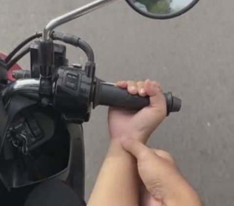 Lelaki dibonceng perempuan, spion digunakan untuk ngaca!