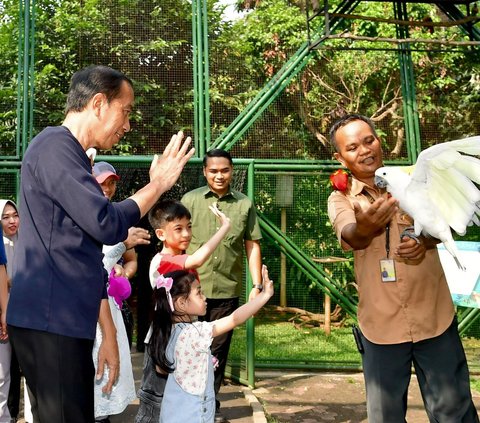 Akhir Pekan, Jokowi Ajak Jan Ethes dan La Lembah Jalan-jalan ke Taman Mini