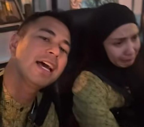 Tangis Nagita Slavina Pecah Jelang Naik Pesawat ke Tanah Suci, Raffi Ahmad Cium & Tenangkan Sang Istri