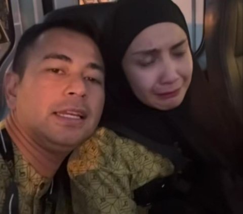 Tangis Nagita Slavina Pecah Jelang Naik Pesawat ke Tanah Suci, Raffi Ahmad Cium & Tenangkan Sang Istri