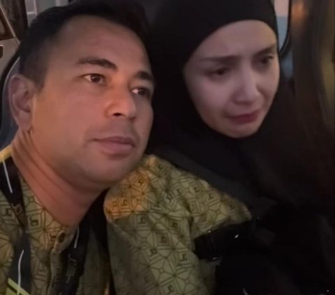 Tangis Nagita Slavina Pecah Jelang Naik Pesawat ke Tanah Suci, Raffi Ahmad Cium & Tenangkan Sang Istri