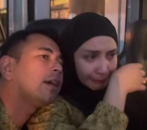 Tangis Nagita Slavina Pecah Jelang Naik Pesawat ke Tanah Suci, Raffi Ahmad Cium & Tenangkan Sang Istri