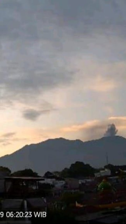 <br>Gunung Marapi Erupsi 2 Kali Pagi Ini, Semburkan Abu Vulkanik Setinggi 400 Meter