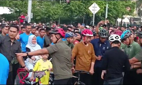 Momen Presiden Jokowi, Iriana hingga Jan Ethes Bersepeda di Bundaran HI