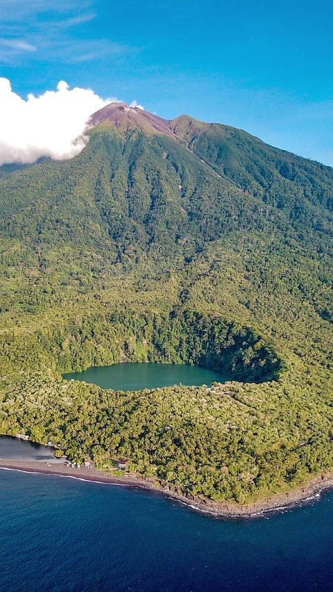 Kisah Pilu di Balik Eksotisme Danau Tolire, Seluruh Penduduk Tenggelam Akibat Kelalaian Kepala Kampung<br>