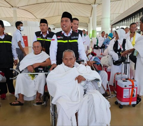 Note the Rules for Returning Hajj Pilgrims' Belongings to the Homeland, Caught Bringing Zamzam Water Left in the Suitcase