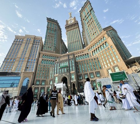 FOTO: Memasuki 2 Dzulhijah 1445 H, Jutaan Jemaah Haji Dunia Mulai Memadati Masjidil Haram