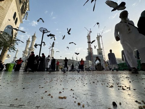 FOTO: Memasuki 2 Dzulhijah 1445 H, Jutaan Jemaah Haji Dunia Mulai Memadati Masjidil Haram