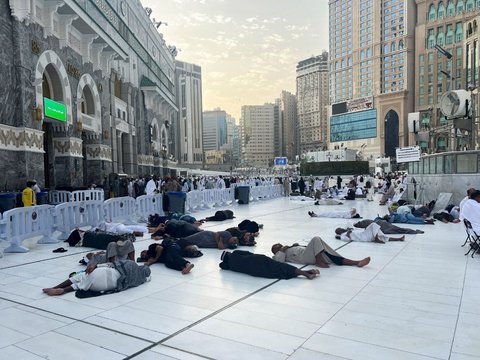 FOTO: Memasuki 2 Dzulhijah 1445 H, Jutaan Jemaah Haji Dunia Mulai Memadati Masjidil Haram