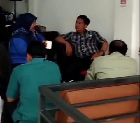 Wanita Ini Bagikan Pengalamannya Dapati Pelayanan yang Baik dari Pemilik Kafe, Aksinya Curi Perhatian