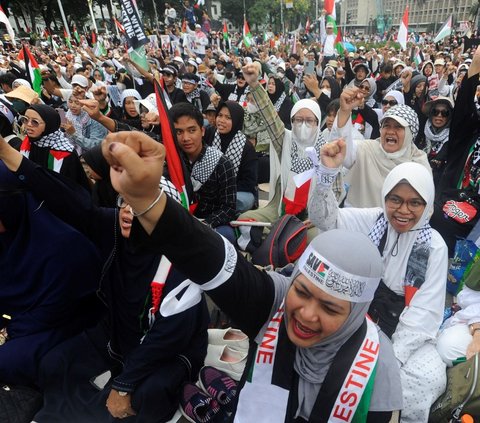 FOTO: Aliansi Rakyat Indonesia Bela Palestina Kecam Serangan Brutal Israel di Patung Kuda