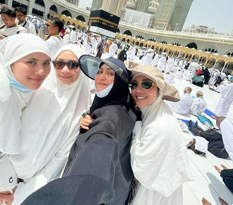 8 Styles of Nagita Slavina, Caca Tengker, Nisya, & Syahnaz during Hajj Worship, Natural Face Highlighted