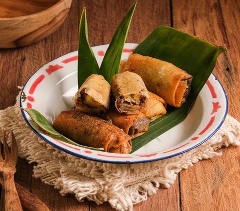 Recipe for Piscok with Wonton Skin, Easy Snack for Kids on Vacation at Home