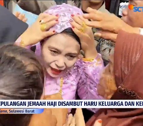 Sampai di Kampung Halaman, Jemaah Haji di Sulawesi Barat Tampil dengan Gaya Nyentrik