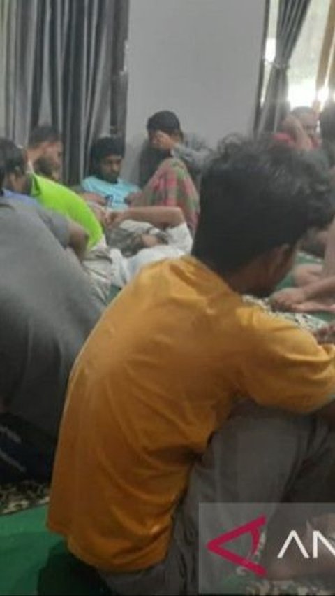 Puluhan WNA Diduga Imigran Gelap Terdampar di Sukabumi, Begini Kronologinya
