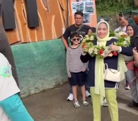 Sederet Kegiatan Seru Nagita Slavina di Bandung saat Temani Jeje Govinda, Naik Angkot Hingga Kunjungi Pasar Kaget