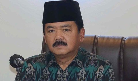 Hadi melanjutkan, nantinya semua kementerian harus memiliki data backupnya masing-masing. 