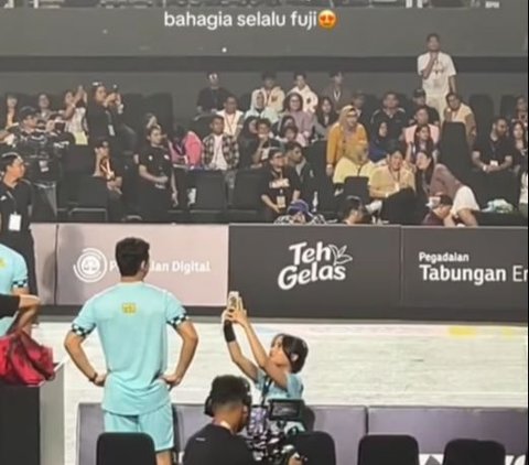 Fuji's Moment Meeting Aaliyah Massaid and Thariq Halilintar During Badminton Match