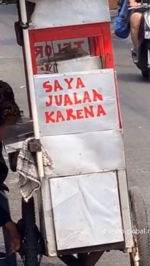 Ada aja jargonnya yang bikin ngakak, inilah 10 potret pedagang kaki lima