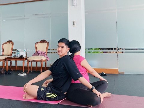 7 Potret Erina Gudono saat Jalani Prenatal Yoga Bersama Kaesang, Potret Cantik Bumil Bikin Salfok
