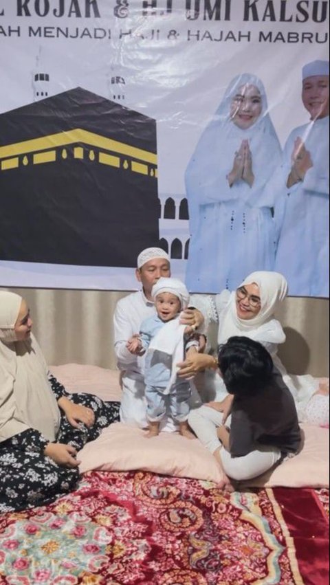 Abdul Rozak dan Umi Kalsum sangat senang bisa bertemu dengan anak dan cucu.