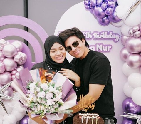 10 Photos of Aurel Hermansyah's 26th Birthday Surprise, Received Cake, Bouquet, Bag from Giant-Sized Money!