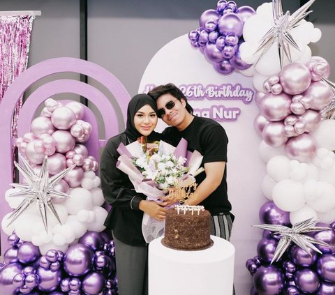 10 Photos of Aurel Hermansyah's 26th Birthday Surprise, Received Cake, Bouquet, Bag from Giant-Sized Money!