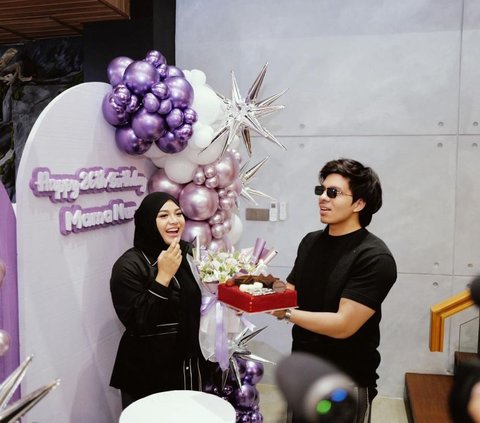 10 Photos of Aurel Hermansyah's 26th Birthday Surprise, Received Cake, Bouquet, Bag from Giant-Sized Money!