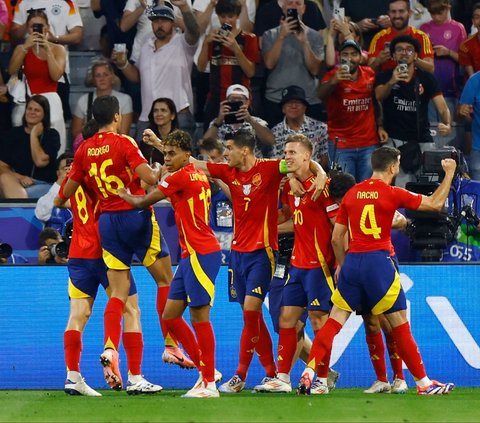 Timnas Spanyol tampil superior saat berhadapan dengan Prancis dalam semifinal Euro 2024 di Allianz Arena, Munich, Jerman, pada Rabu (10/7/2024) waktu setempat. Tim Matador, julukan Spanyol, sukses menumbangkan Prancis berkat gol bersejarah yang dicetak Lamine Yamal. Spanyol menang 2-1. Foto: REUTERS