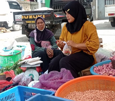 Data tersebut kemudian digunakan untuk menghitung tingkat inflasi dengan membandingkan harga-harga saat ini dengan periode sebelumnya.