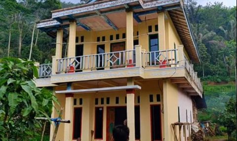 Pasangan Lansia Tinggal di Rumah Mewah di Tengah Sawah, Begini Cara Mengangkut Bahan Bangunannya