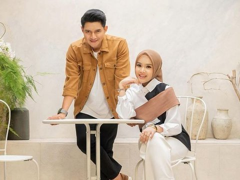 Resmi Menikah, Begini Perjalanan Cinta Chand Kelvin dan Dea Sahirah