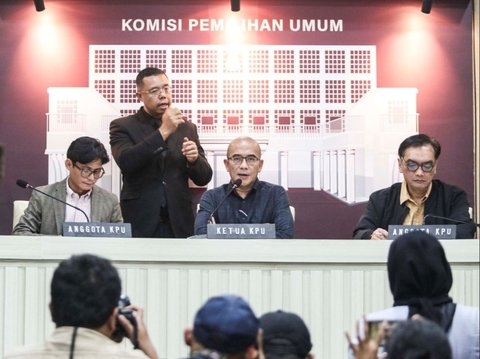 Jokowi Officially Dismisses Hasyim Asy'ari from the Position of KPU Chairman in an Unhonorable Manner