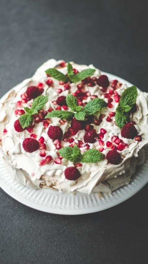 Easy Pavlova Recipe: The Classic Australian Dessert That Will Delight ...