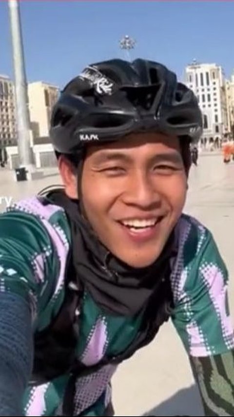 Momen Pria Asal Indonesia Akhirnya sampai di Madinah usai Gowes selama 185 Hari Ini Viral, Tuai Pujian