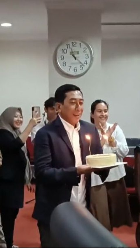 Mantan Panglima Kaget Dapat Kejutan Ultah dari Orang Spesial saat Rapat ‘Mau Tak Marahin Anak Gue Sendiri’<br>