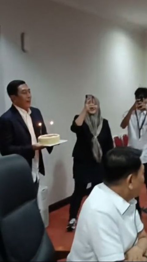 Moeldoko Dapat Kejutan Ulang Tahun <br>