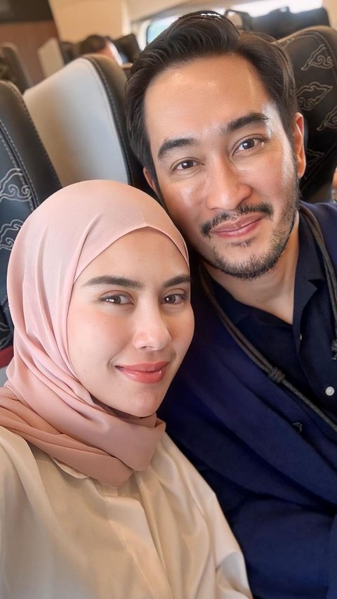 Jadi Istri Bakal Calon Bupati, Potret Syahnaz Sadiqah Dampingi Jeje Blusukan ke Warga Penampilannya Kece Abis