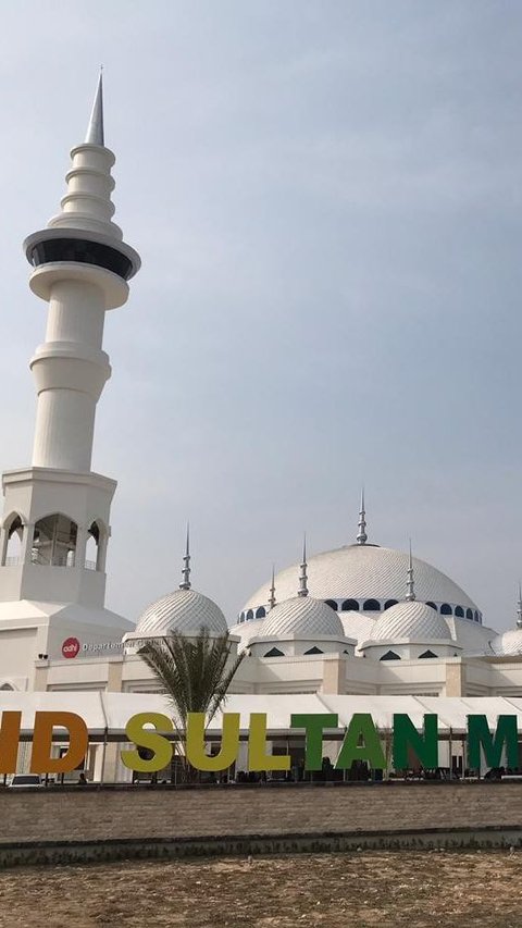 Punya Menara Pandang Setinggi 99 Meter, Ini Fakta Menarik Masjid Sultan Mahmud Riayat Syah di Batam<br>