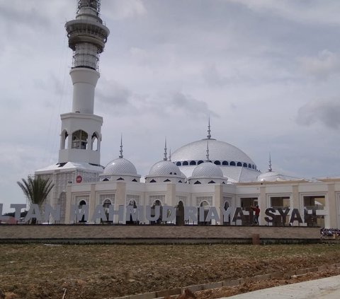 Punya Menara Pandang Setinggi 99 Meter, Ini Fakta Menarik Masjid Sultan Mahmud Riayat Syah di Batam