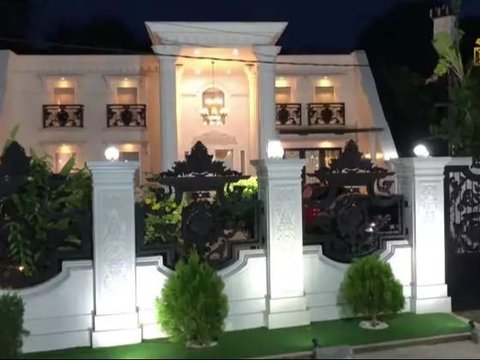 Willing to be Unpaid Lawyer for Pegi Setiawan, Here's the Appearance of Toni RM's Luxurious Castle-like House in Indramayu