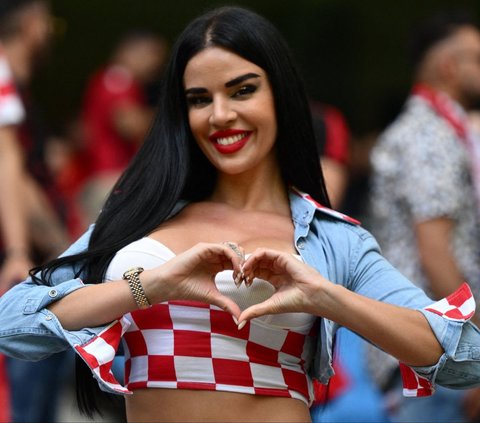 FOTO: Adu Pesona Suporter Cantik di Euro 2024 dan Copa America 2024