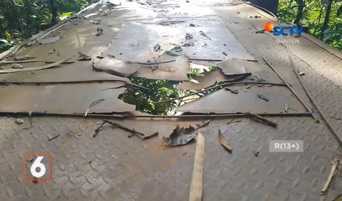 Alas Jembatan Berlubang dan Licin saat Hujan