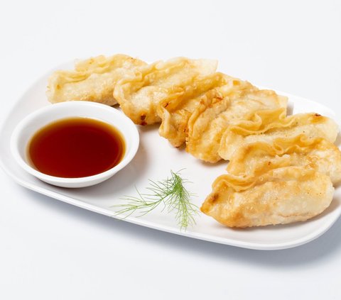 No Need to Go Far to China, Try Making Szechuan Chicken Dumplings at Home