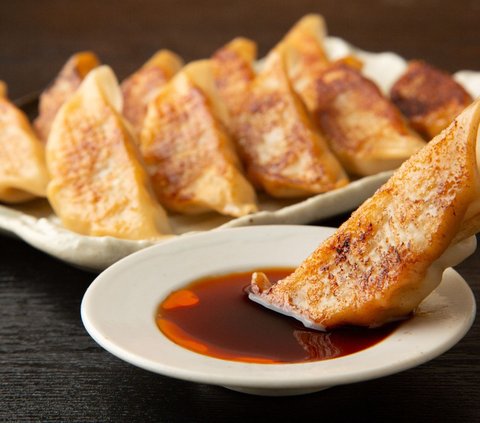 No Need to Go Far to China, Try Making Szechuan Chicken Dumplings at Home