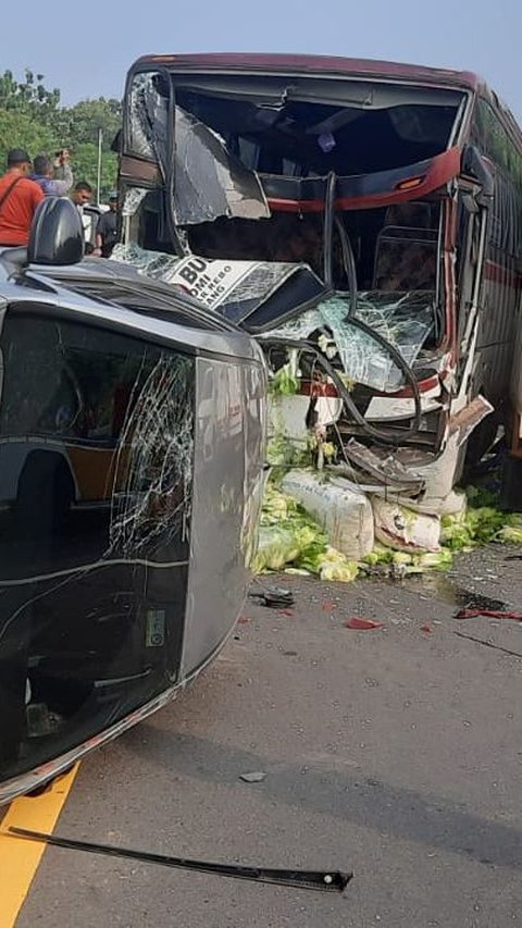 Bus Primajasa Tabrak 8 Kendaraan di Tikungan dan Turunan Tol Cipularang Arah Jakarta