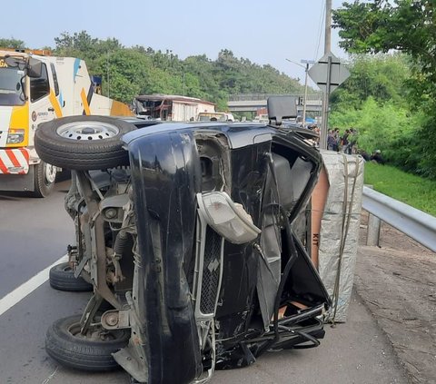 Bus Primajasa Tabrak 8 Kendaraan di Tikungan dan Turunan Tol Cipularang Arah Jakarta