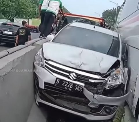 Moments of 9 Vehicles Experienced a Chain Collision on Cipularang Toll Road, 2 Cars Overturned