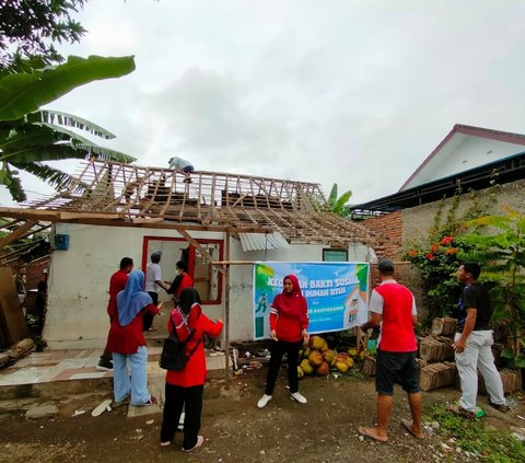 Ratusan PPPK di Banyuwangi Ikut Bedah Rumah Warga Miskin