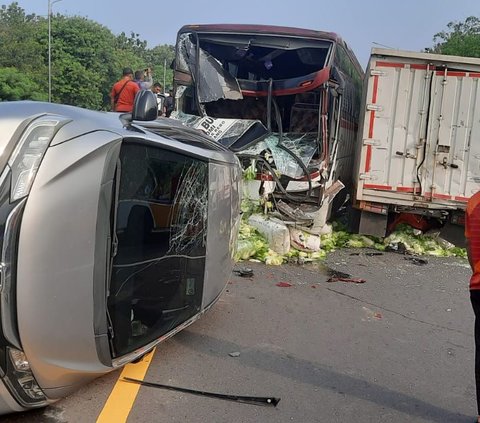 Bus Primajasa Sebabkan Kecelakaan Beruntun di Tol Cipularang, 3 Orang Jadi Korban